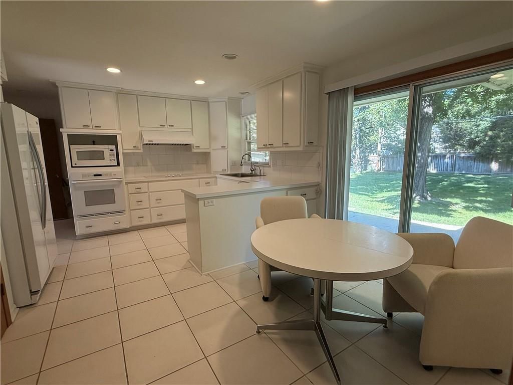 4100 W 100th Terrace, Overland Park, KS: listing photo 3