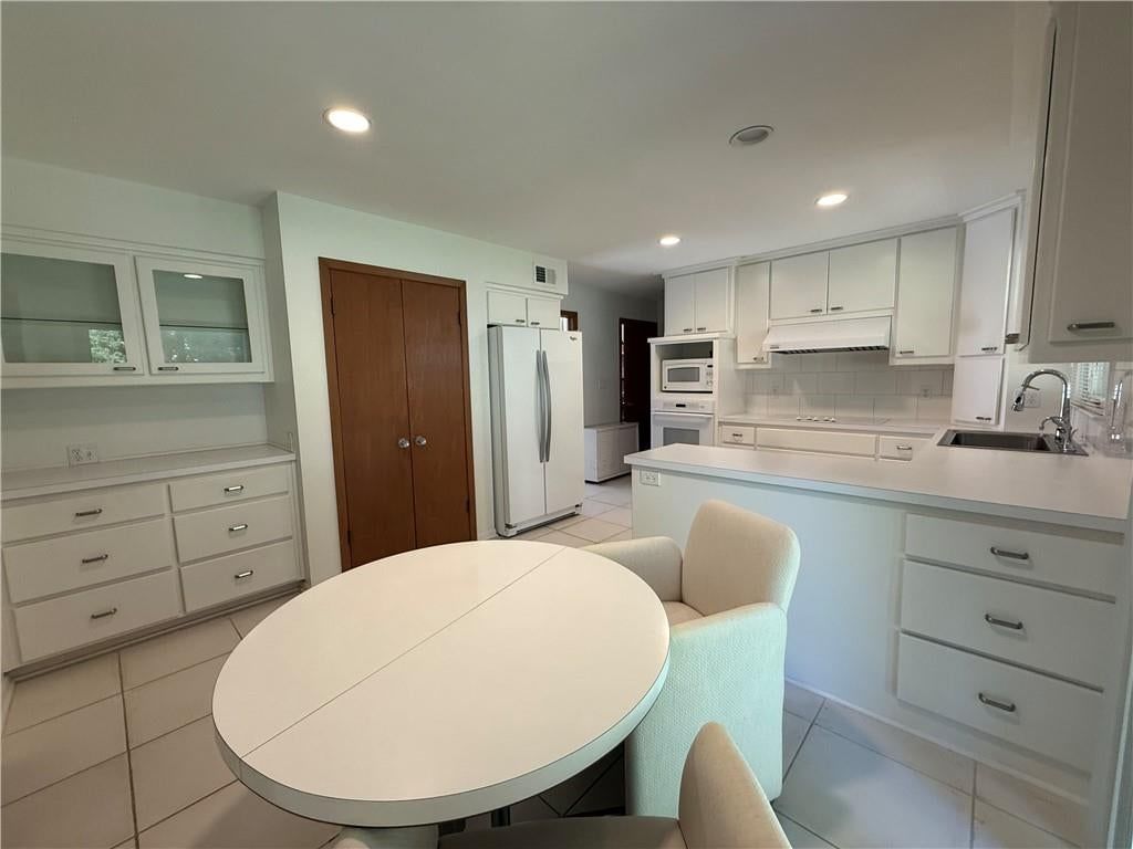 Photo 5 of 12 - 4100 W 100th Terrace, Overland Park, KS 66207