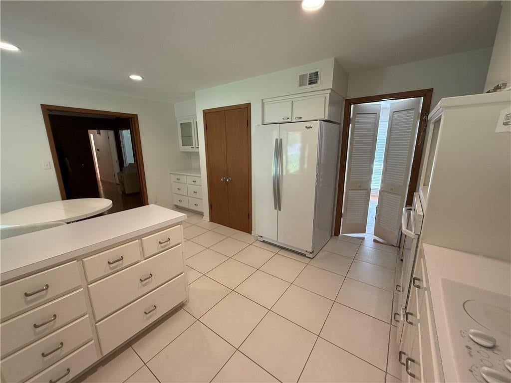 Photo 6 of 12 - 4100 W 100th Terrace, Overland Park, KS 66207