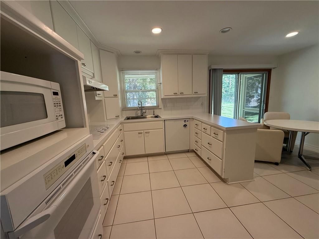 Photo 7 of 12 - 4100 W 100th Terrace, Overland Park, KS 66207