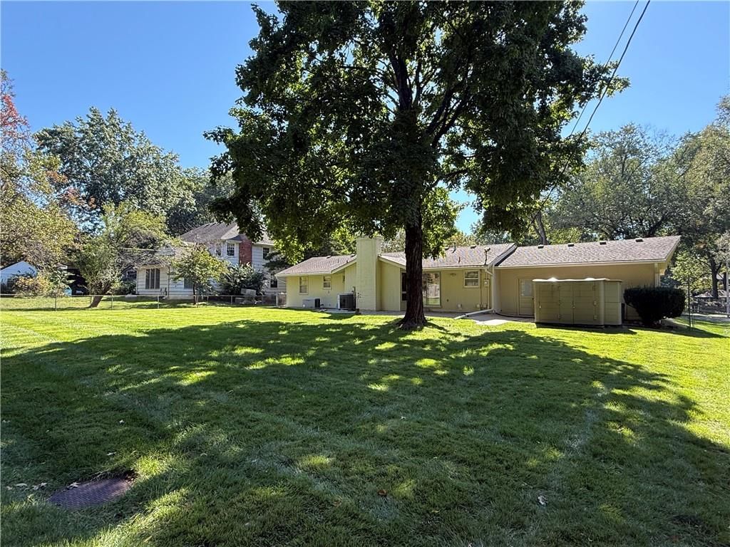 Photo 11 of 12 - 4100 W 100th Terrace, Overland Park, KS 66207