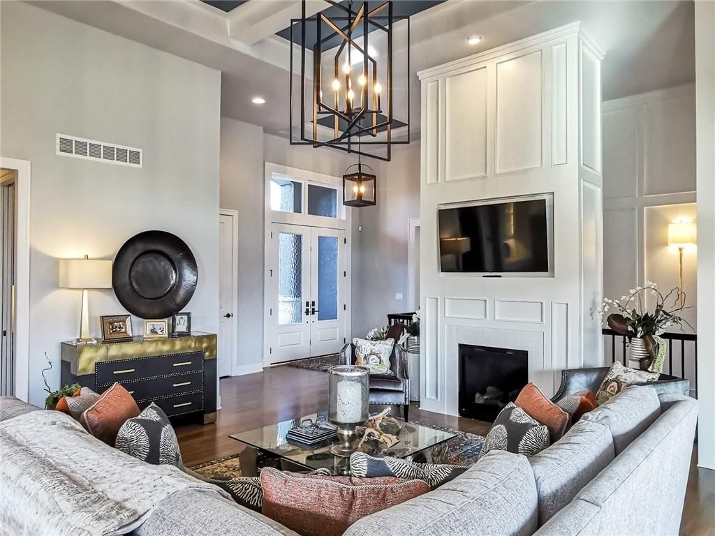 Photo 9 of 45 - 10514 N Olive Court, Kansas City, MO 64155