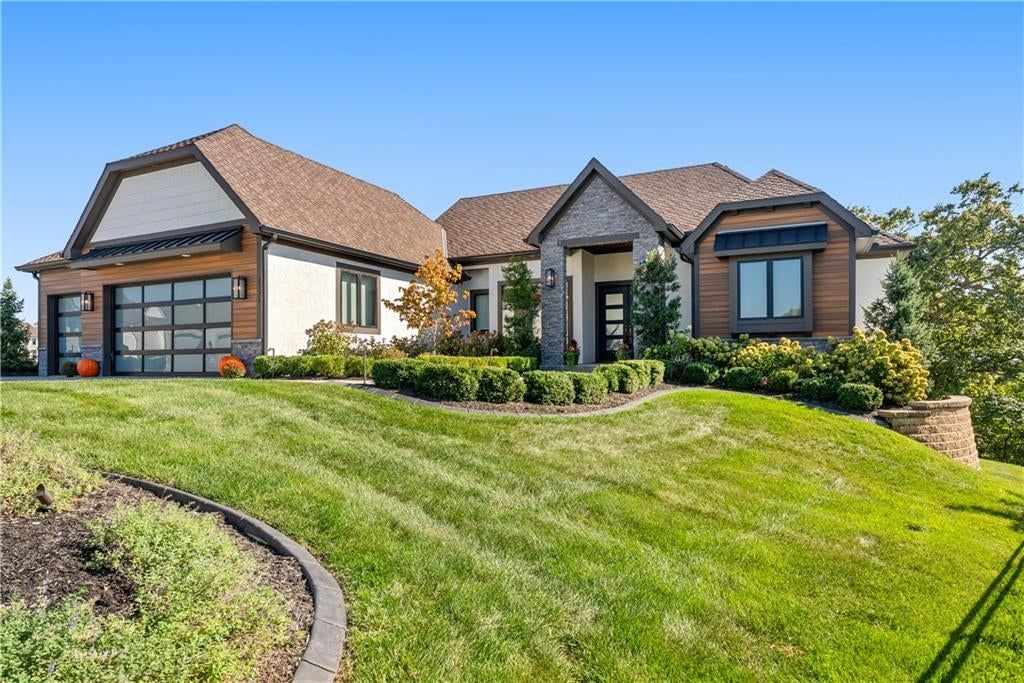 2351 NW Riverview Drive, Riverside, MO: listing photo 3