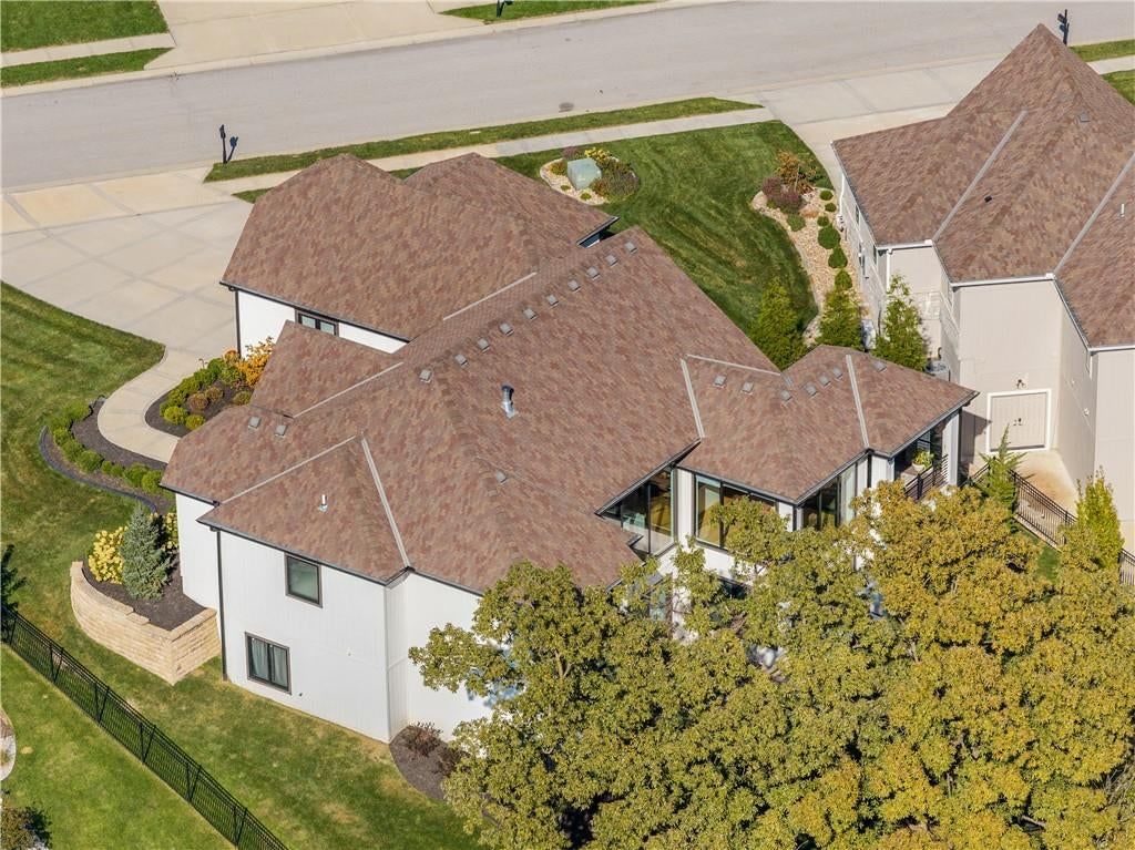 Photo 6 of 7 - 2351 NW Riverview Drive, Riverside, MO 64150