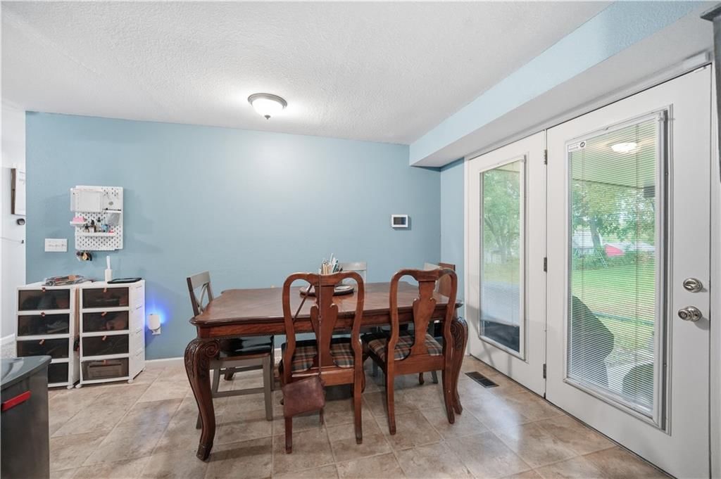 Photo 12 of 43 - 7415 NW 80th Terrace, Kansas City, MO 64152