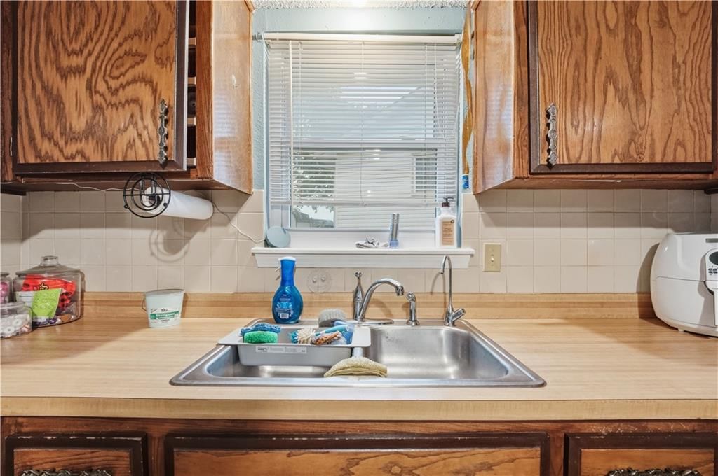 Photo 15 of 43 - 7415 NW 80th Terrace, Kansas City, MO 64152