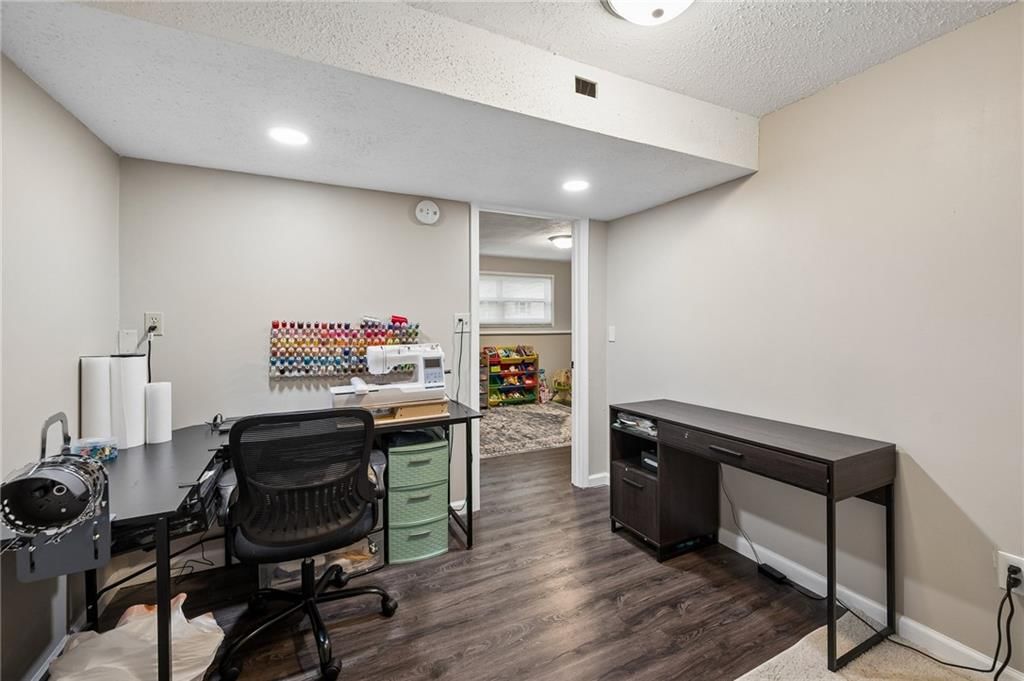 Photo 31 of 35 - 1432 NW Yankee Drive, Blue Springs, MO 64015