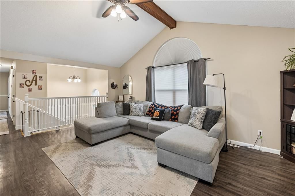 Photo 5 of 35 - 1432 NW Yankee Drive, Blue Springs, MO 64015