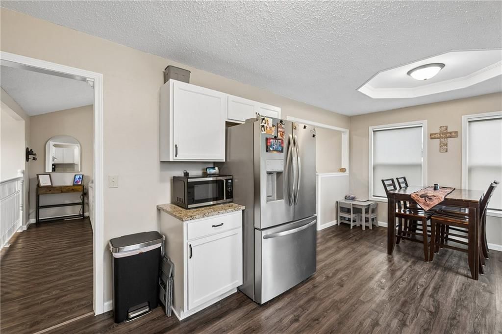 Breakfast nook at 1432 NW Yankee Drive, Blue Springs, MO 64015