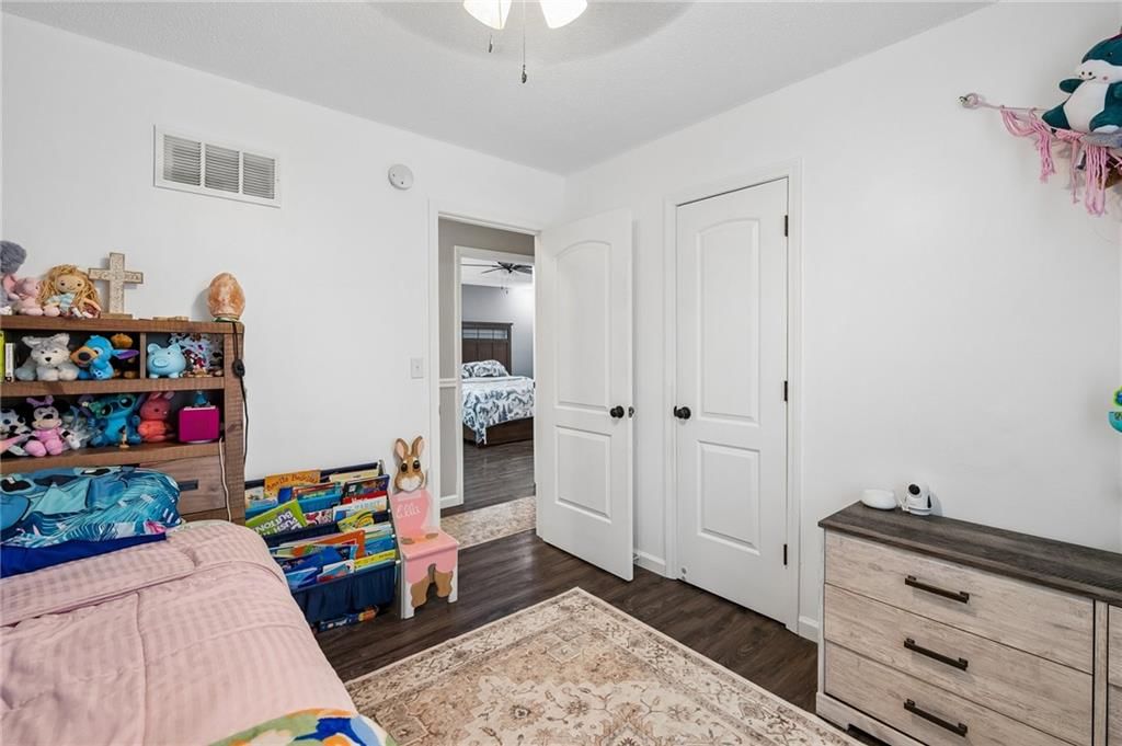 Photo 17 of 35 - 1432 NW Yankee Drive, Blue Springs, MO 64015