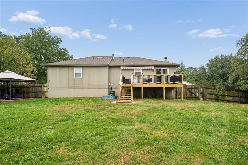 Pergola at 1432 NW Yankee Drive, Blue Springs, MO 64015