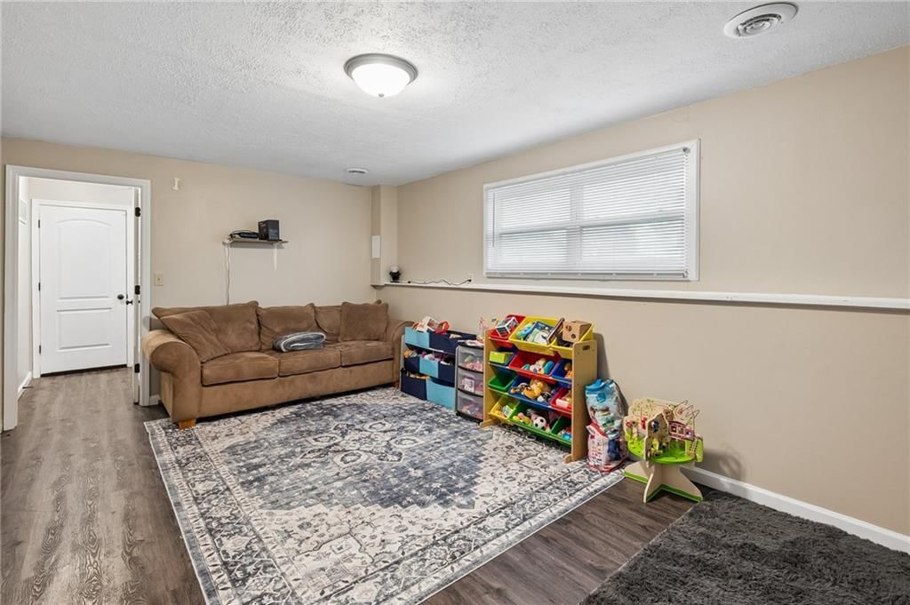 Photo 26 of 35 - 1432 NW Yankee Drive, Blue Springs, MO 64015