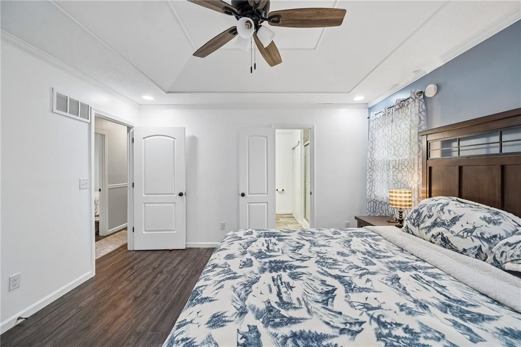 Photo 12 of 35 - 1432 NW Yankee Drive, Blue Springs, MO 64015