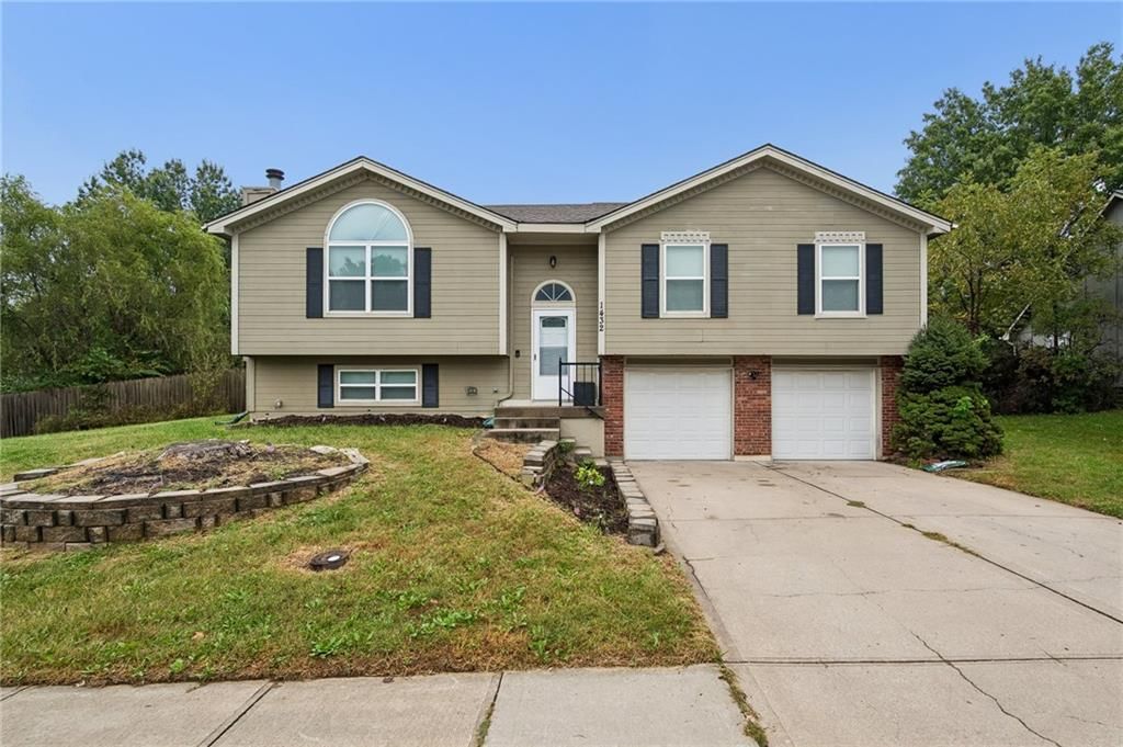 1432 NW Yankee Drive, Blue Springs, MO