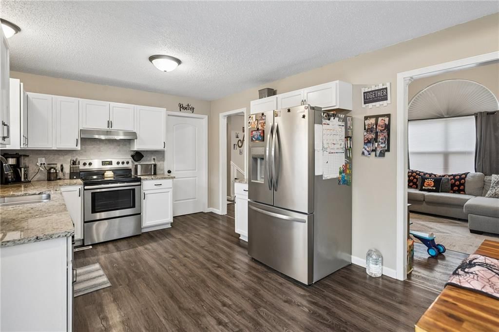 Photo 8 of 35 - 1432 NW Yankee Drive, Blue Springs, MO 64015