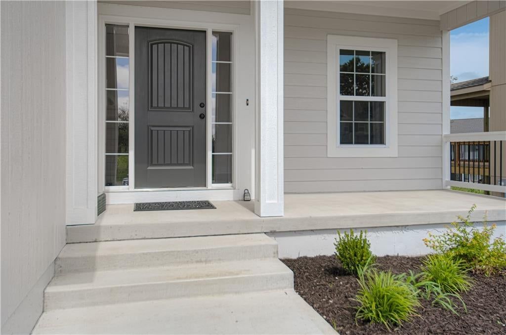 Photo 4 of 29 - 1105 Halle Drive, Kearney, MO 64060