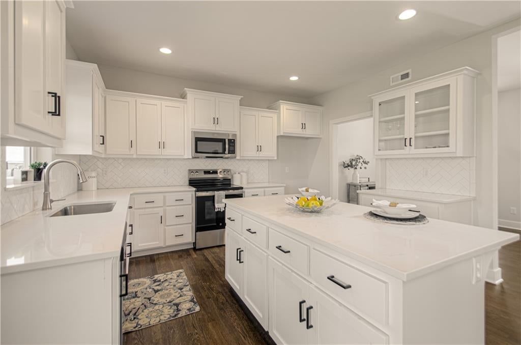 Photo 12 of 29 - 1105 Halle Drive, Kearney, MO 64060