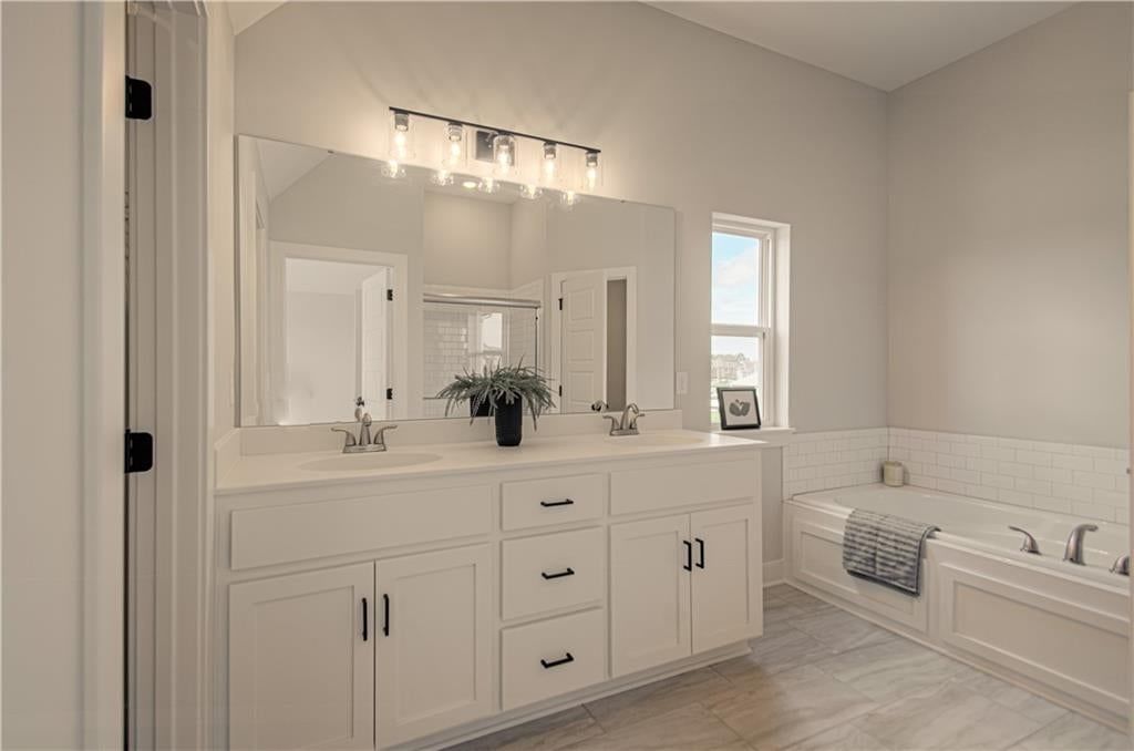 Photo 18 of 29 - 1105 Halle Drive, Kearney, MO 64060