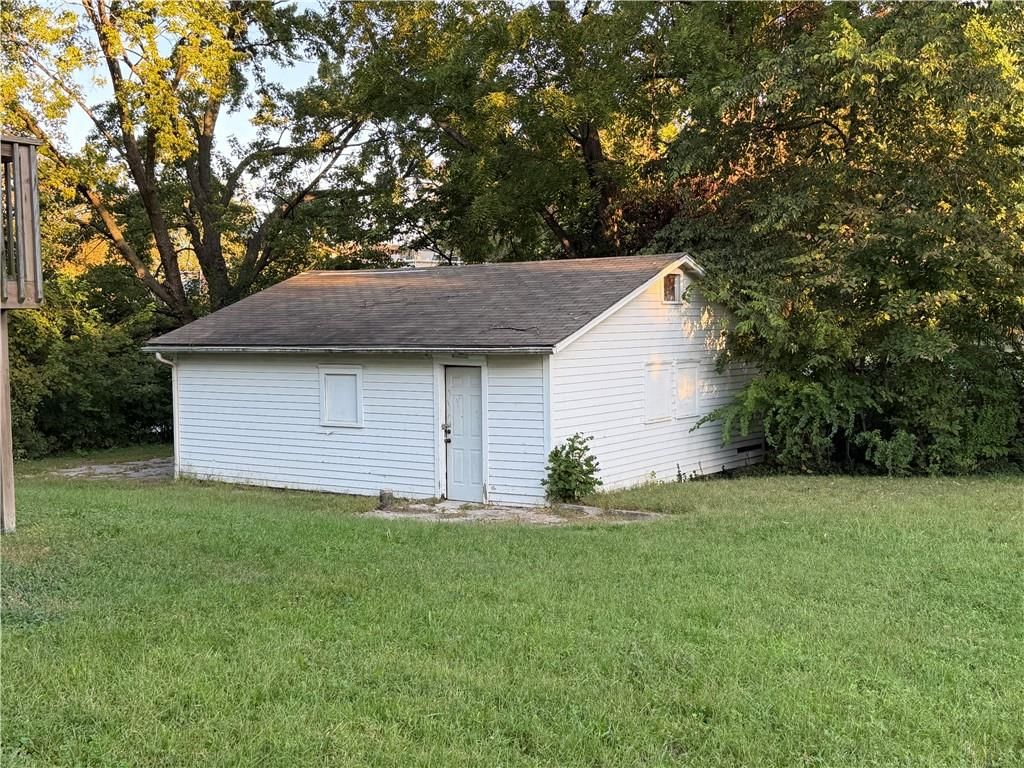 1700 W Walnut Street, Independence, MO: listing photo 3