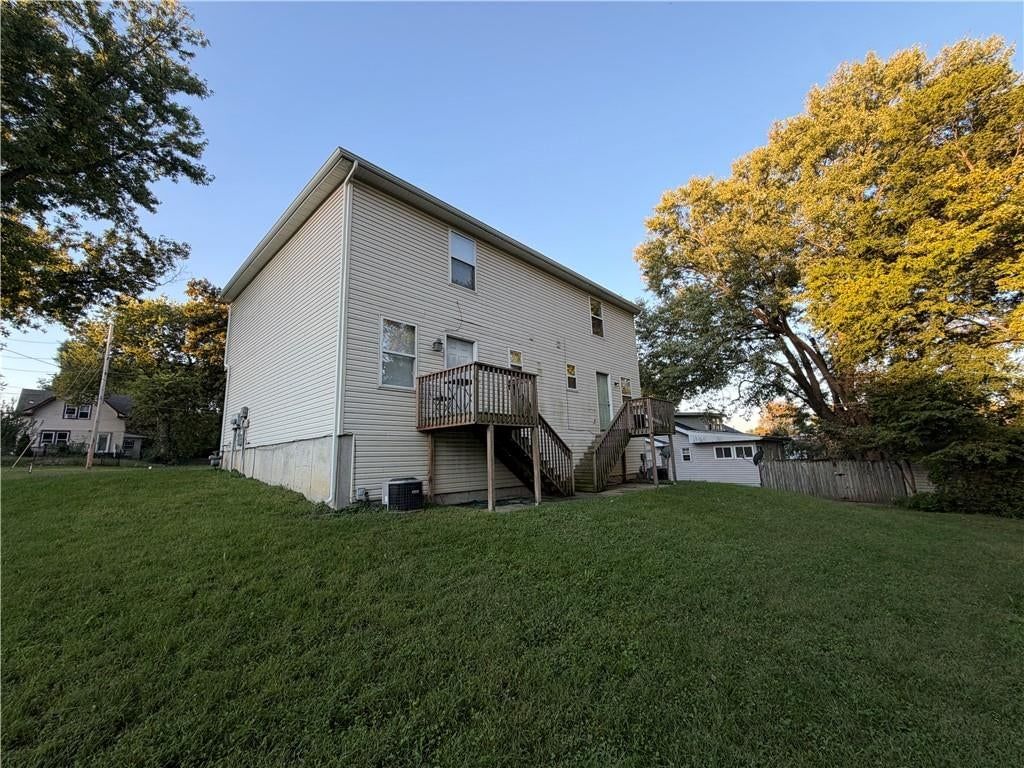 Deck at 1700 W Walnut Street, Independence, MO 64050