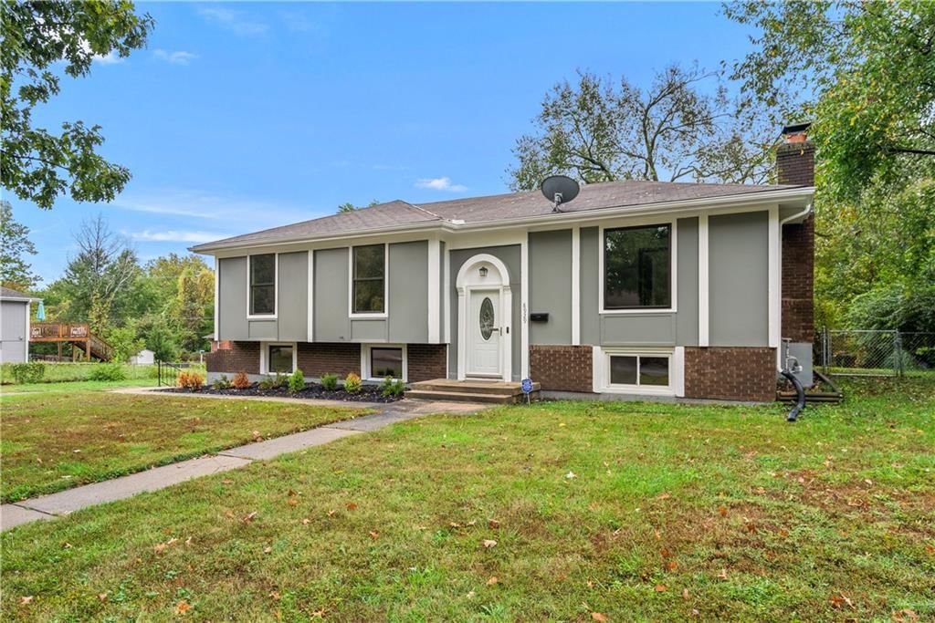 8929 E 90th Terrace, Kansas City, MO: listing photo 2