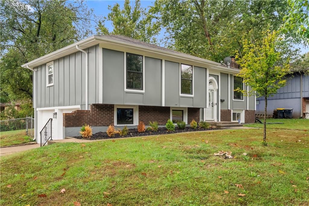 8929 E 90th Terrace, Kansas City, MO: listing photo 3