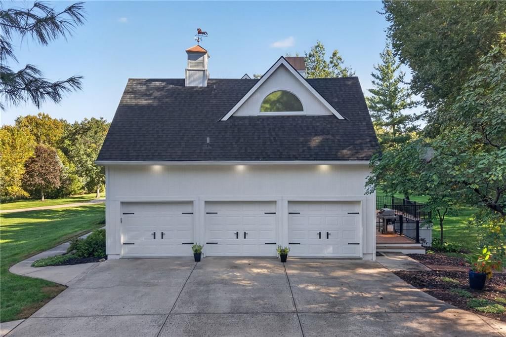 3-car garage and attached garage at 6245 Arapahoe Street, Shawnee, KS 66226