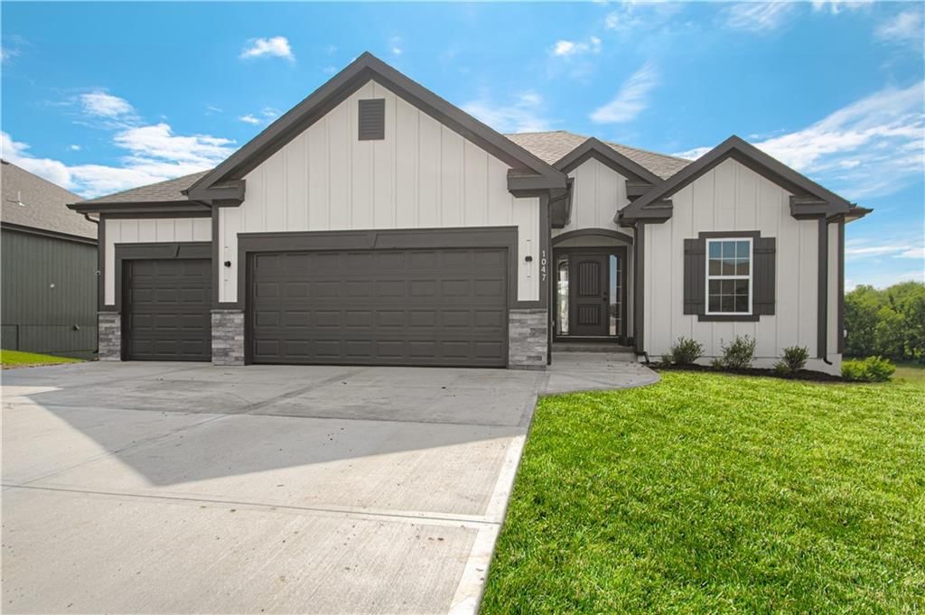 9913 N Manning Avenue, Kansas City, MO
