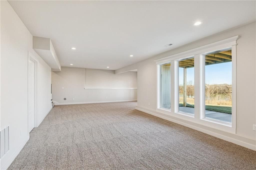 Photo 38 of 45 - 9913 N Manning Avenue, Kansas City, MO 64157