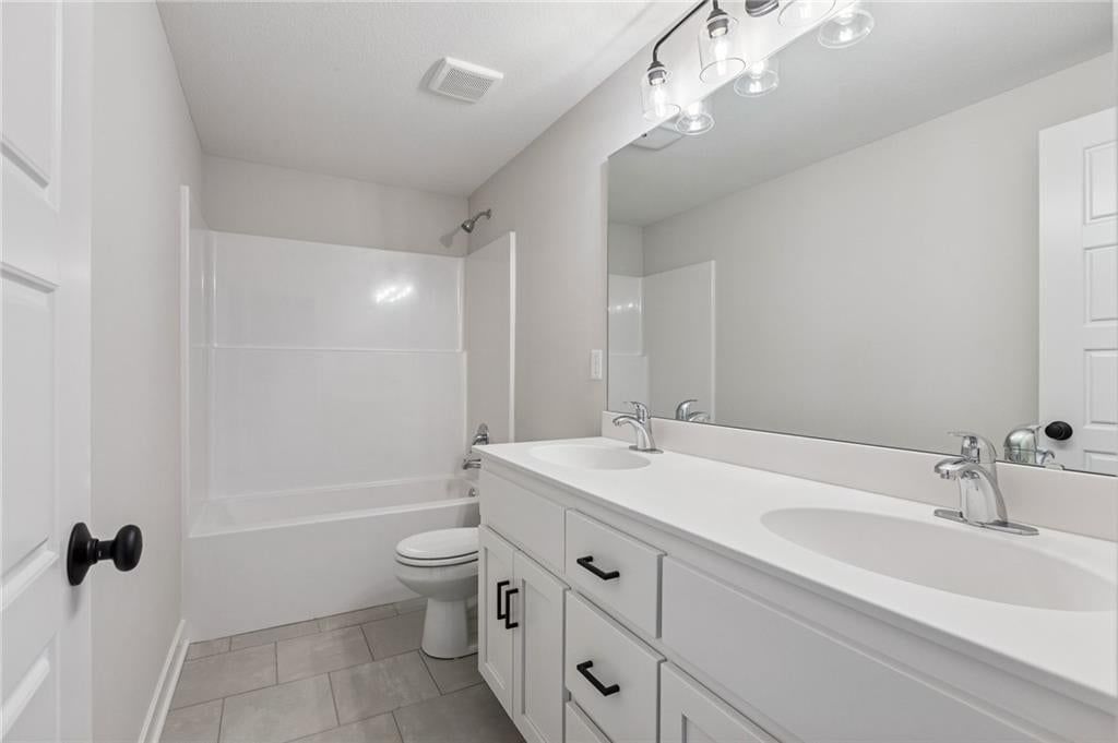 Photo 41 of 45 - 9913 N Manning Avenue, Kansas City, MO 64157