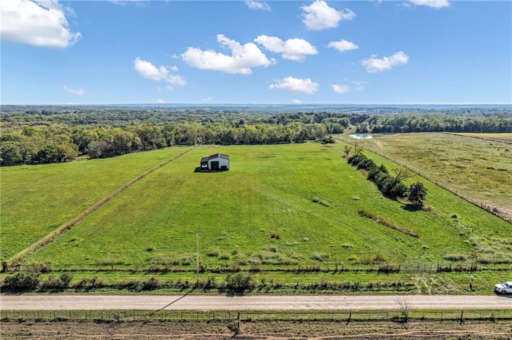 W 295th Street, Paola, KS: listing photo 2