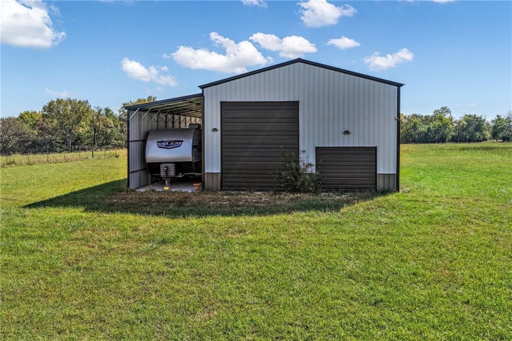 Photo 10 of 17 - W 295th Street, Paola, KS 66071