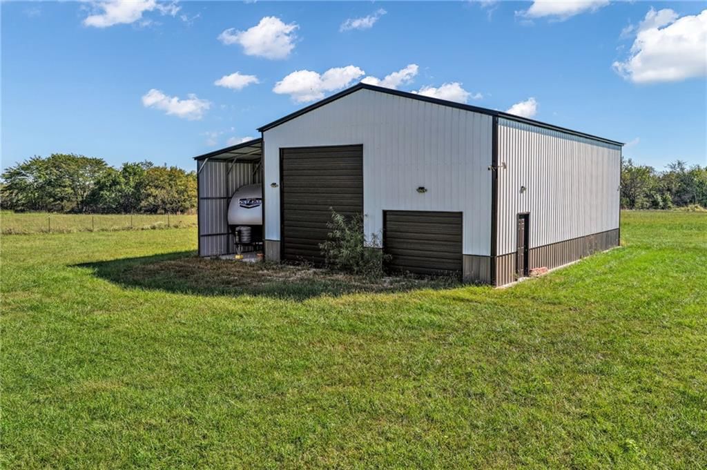 Photo 11 of 17 - W 295th Street, Paola, KS 66071