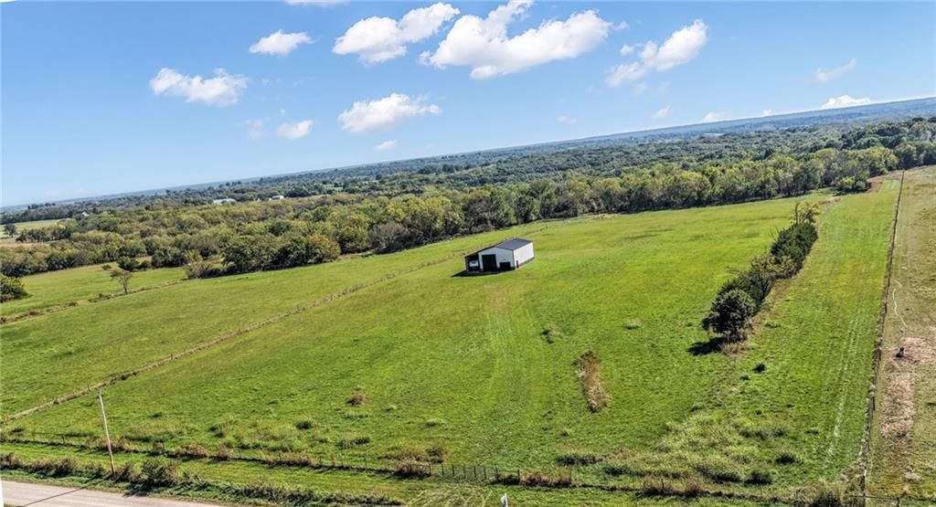 Photo 17 of 17 - W 295th Street, Paola, KS 66071