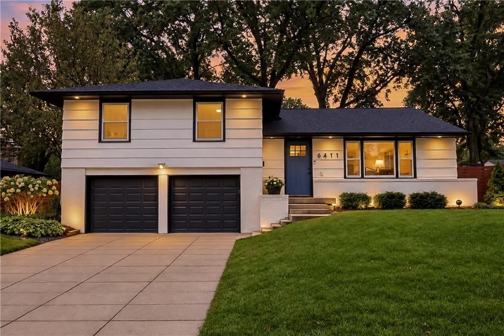 6411 W 77th Street, Prairie Village, KS