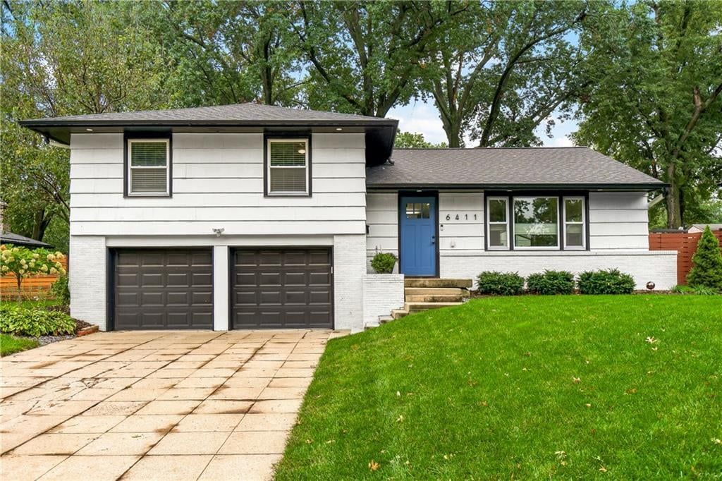 6411 W 77th Street, Prairie Village, KS: listing photo 2