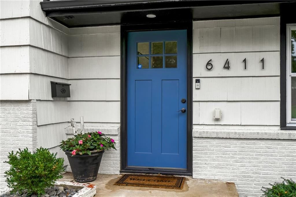 6411 W 77th Street, Prairie Village, KS: listing photo 3
