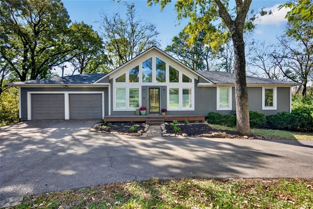 27351 W 87th Street, Lenexa, KS