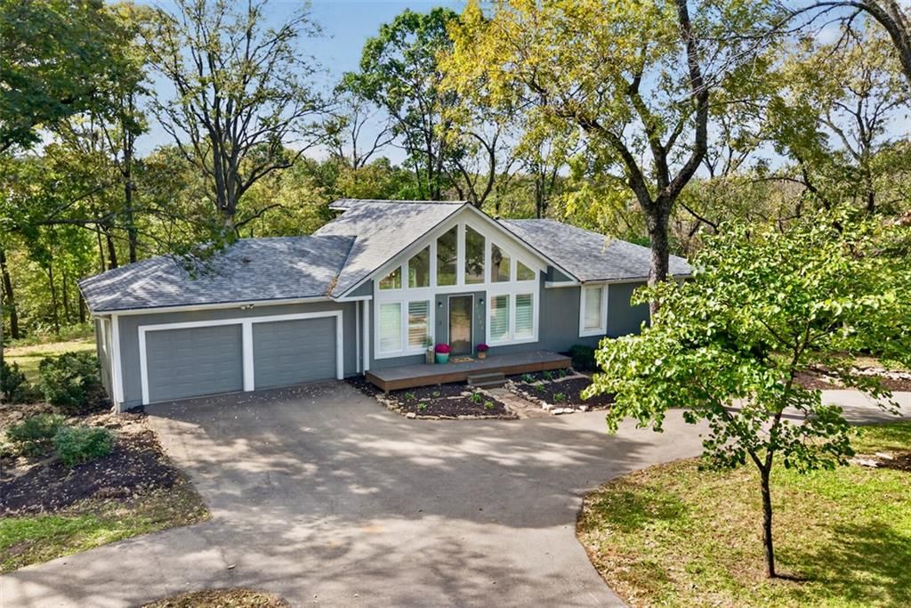 27351 W 87th Street, Lenexa, KS: listing photo 2