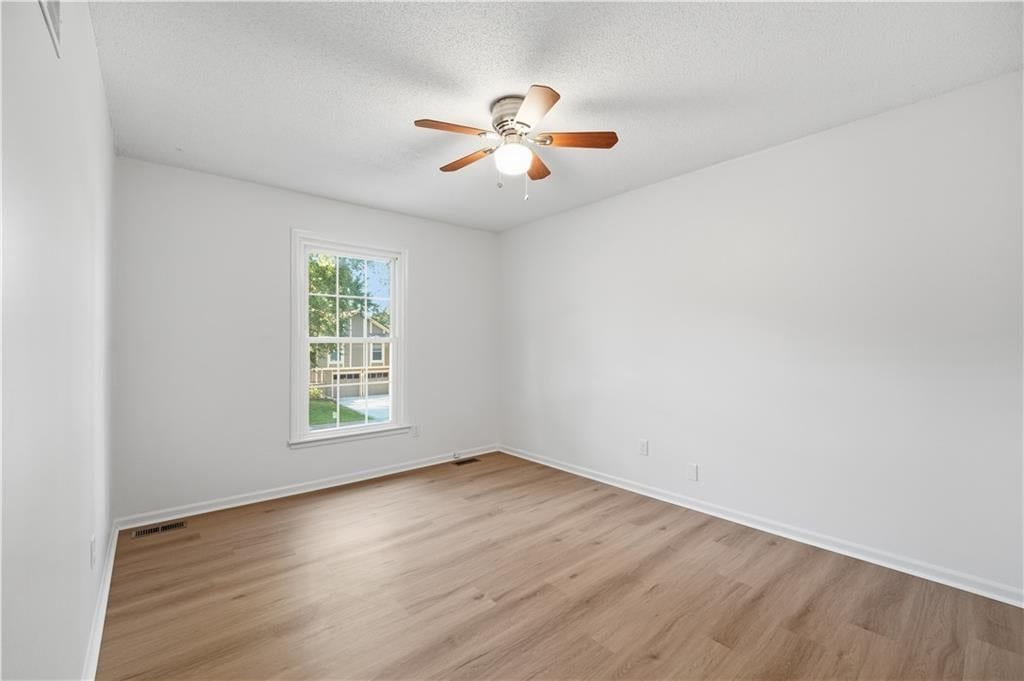 Photo 18 of 28 - 2004 E 144th Terrace, Olathe, KS 66062