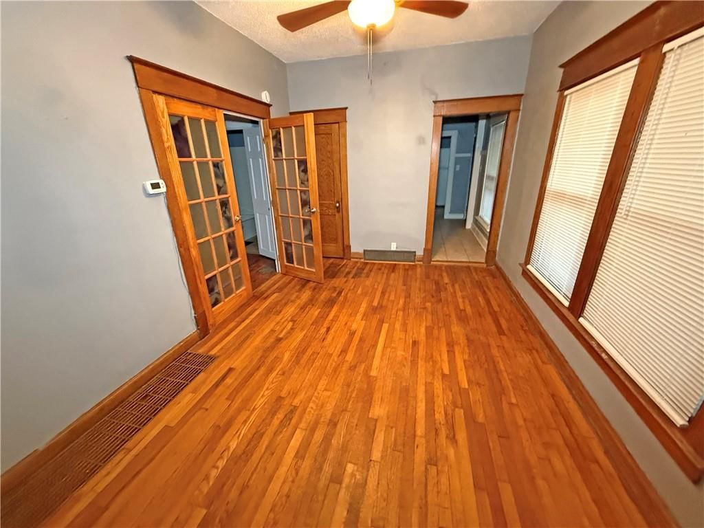 Photo 9 of 18 - 4412 Cambridge Street, Kansas City, KS 66103