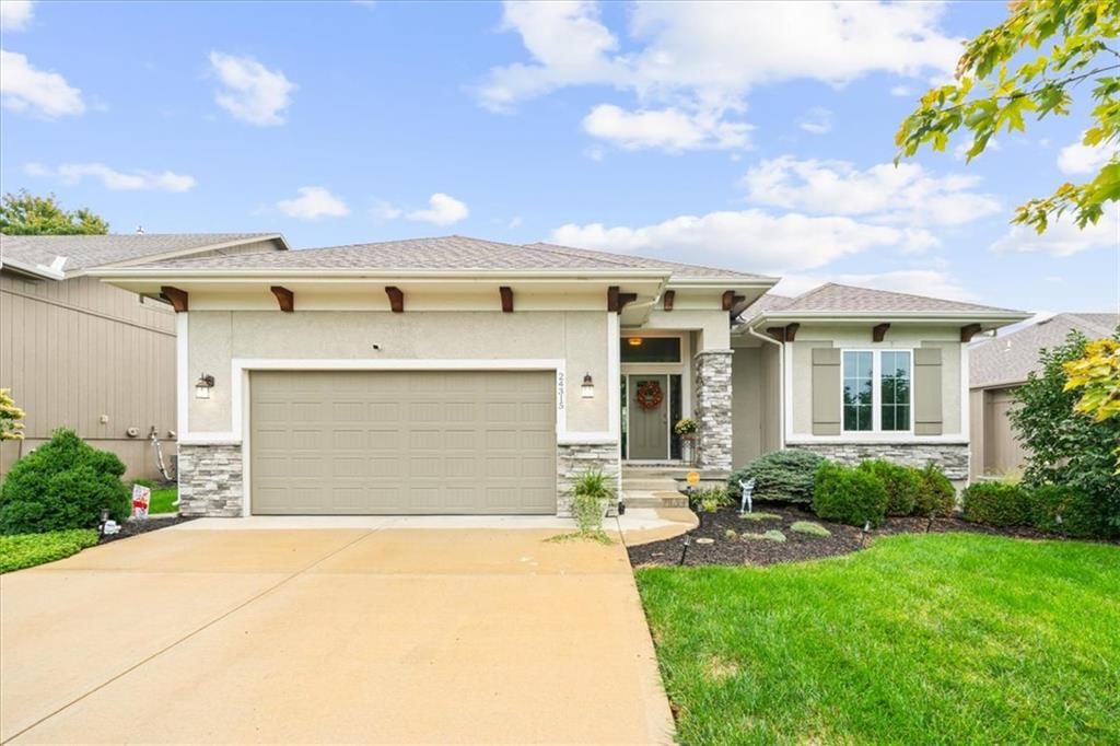 24315 W 91st Place, Lenexa, KS