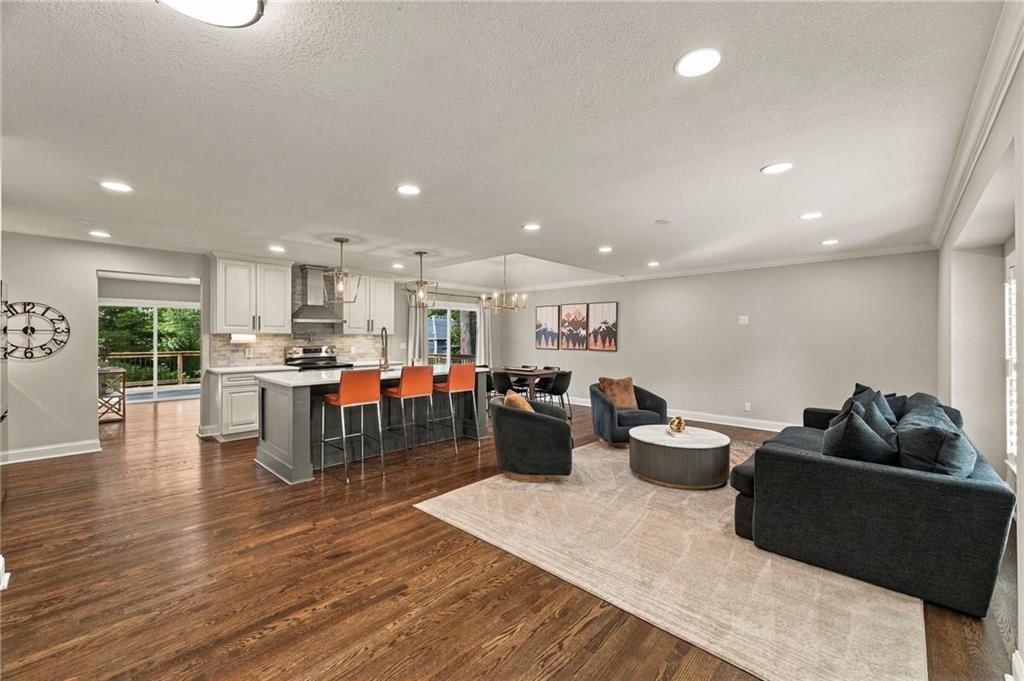 9300 Beverly Drive, Overland Park, KS: listing photo 3