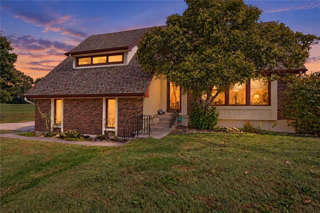 12915 Meadowlark Street, Lee's Summit, MO: listing photo 2