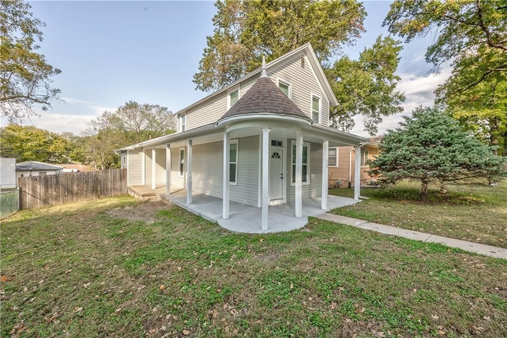 903 N 12th Street, Leavenworth, KS: listing photo 2