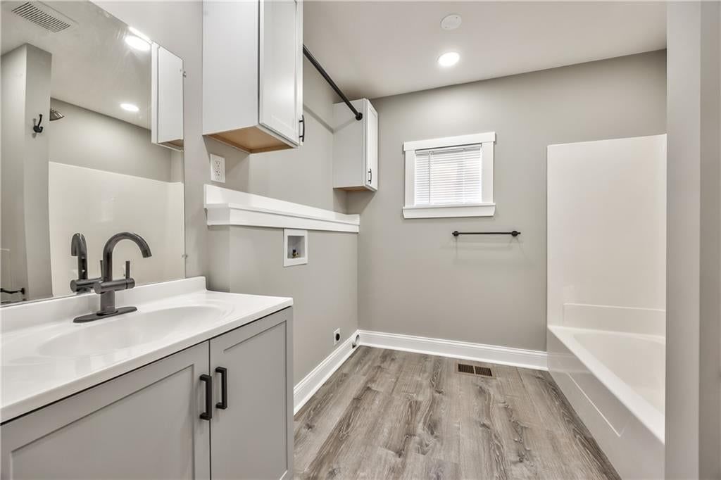 Photo 14 of 24 - 903 N 12th Street, Leavenworth, KS 66048