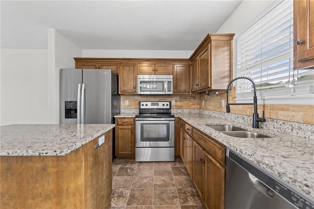 Photo 10 of 33 - 502 193rd Street, Smithville, MO 64089