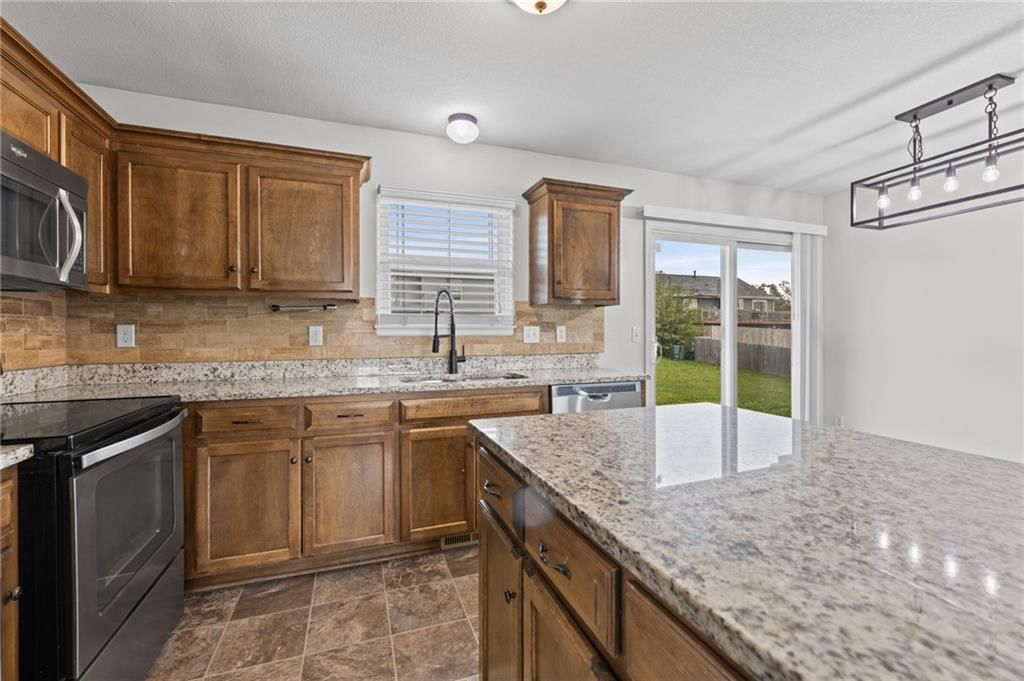 Photo 11 of 33 - 502 193rd Street, Smithville, MO 64089