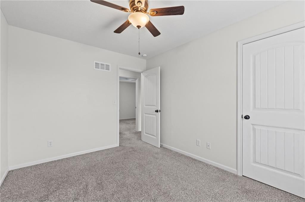 Photo 15 of 33 - 502 193rd Street, Smithville, MO 64089
