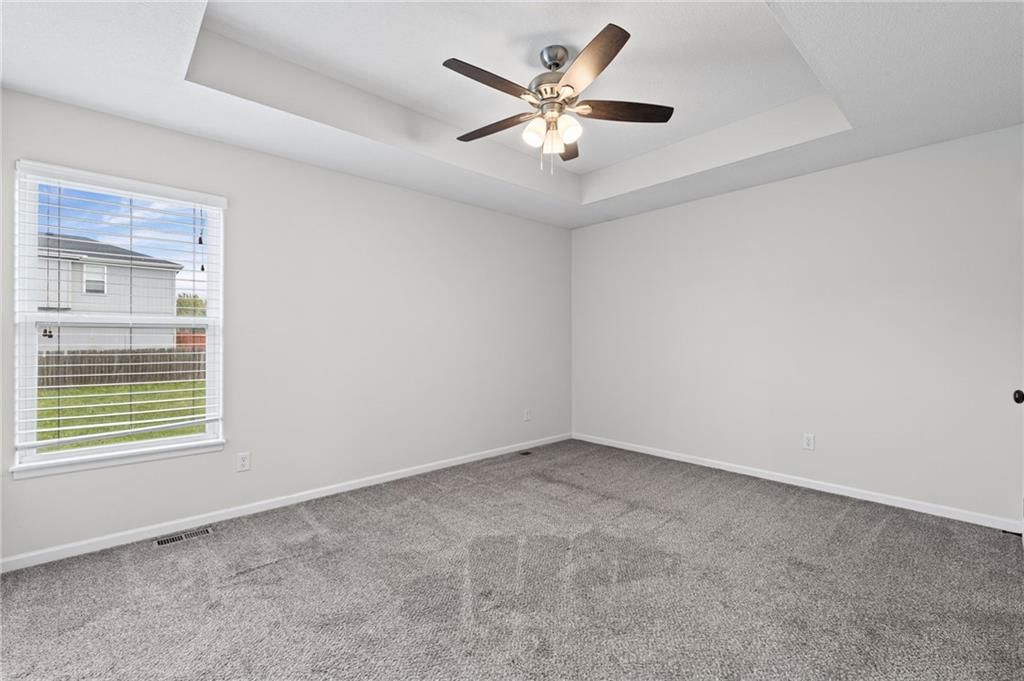 Photo 18 of 33 - 502 193rd Street, Smithville, MO 64089